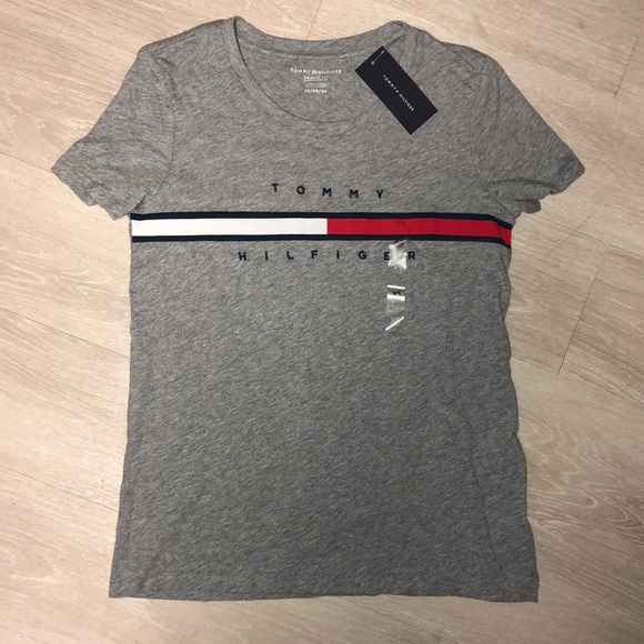 Tommy Hilfiger Tops - ⭐️3 For $15⭐️ NWT Tommy Hilfiger Relaxed Fit T- Shirt